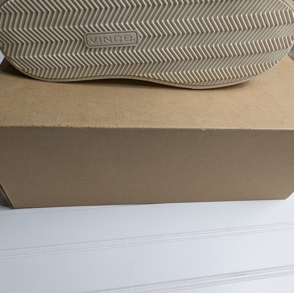 NWT Vince Lakewood Men's Fashion Sneakers Morning Haze Suede Slip On   9 In Box - Picture 7 of 9